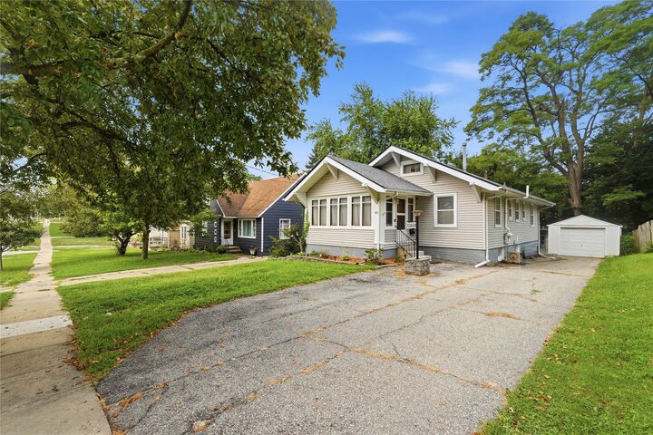 Property Photo: 1800 E 32nd Court IA 50317