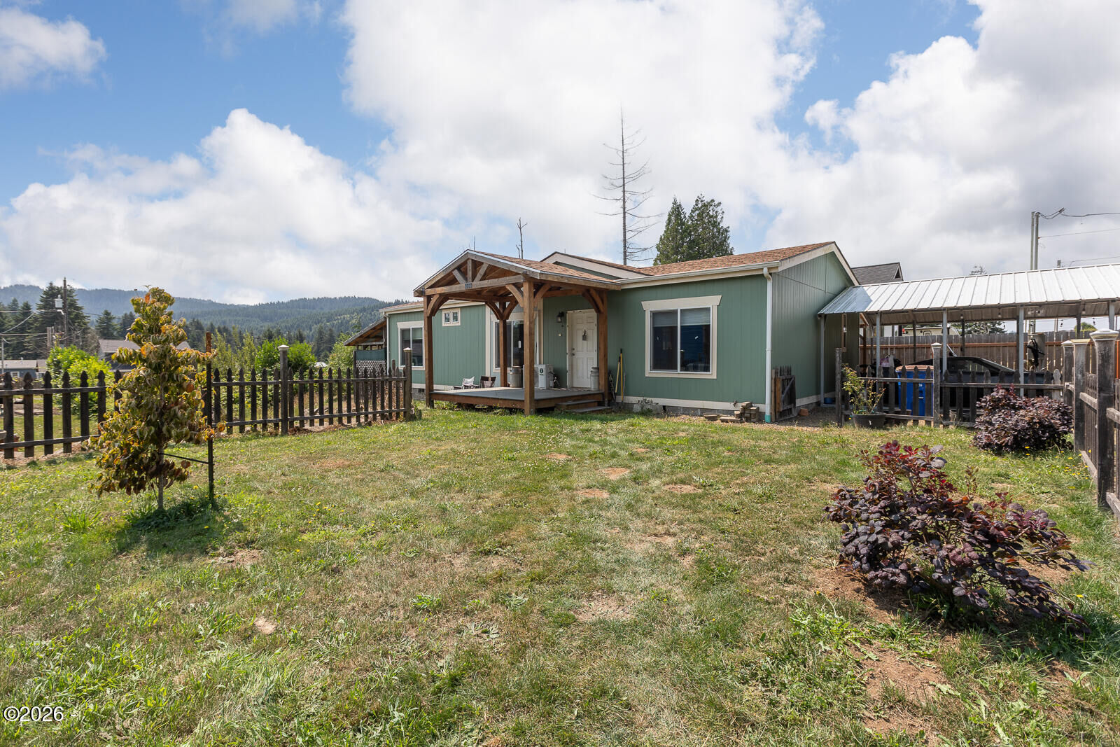 Property Photo: 350 N Westview Drive OR 97368