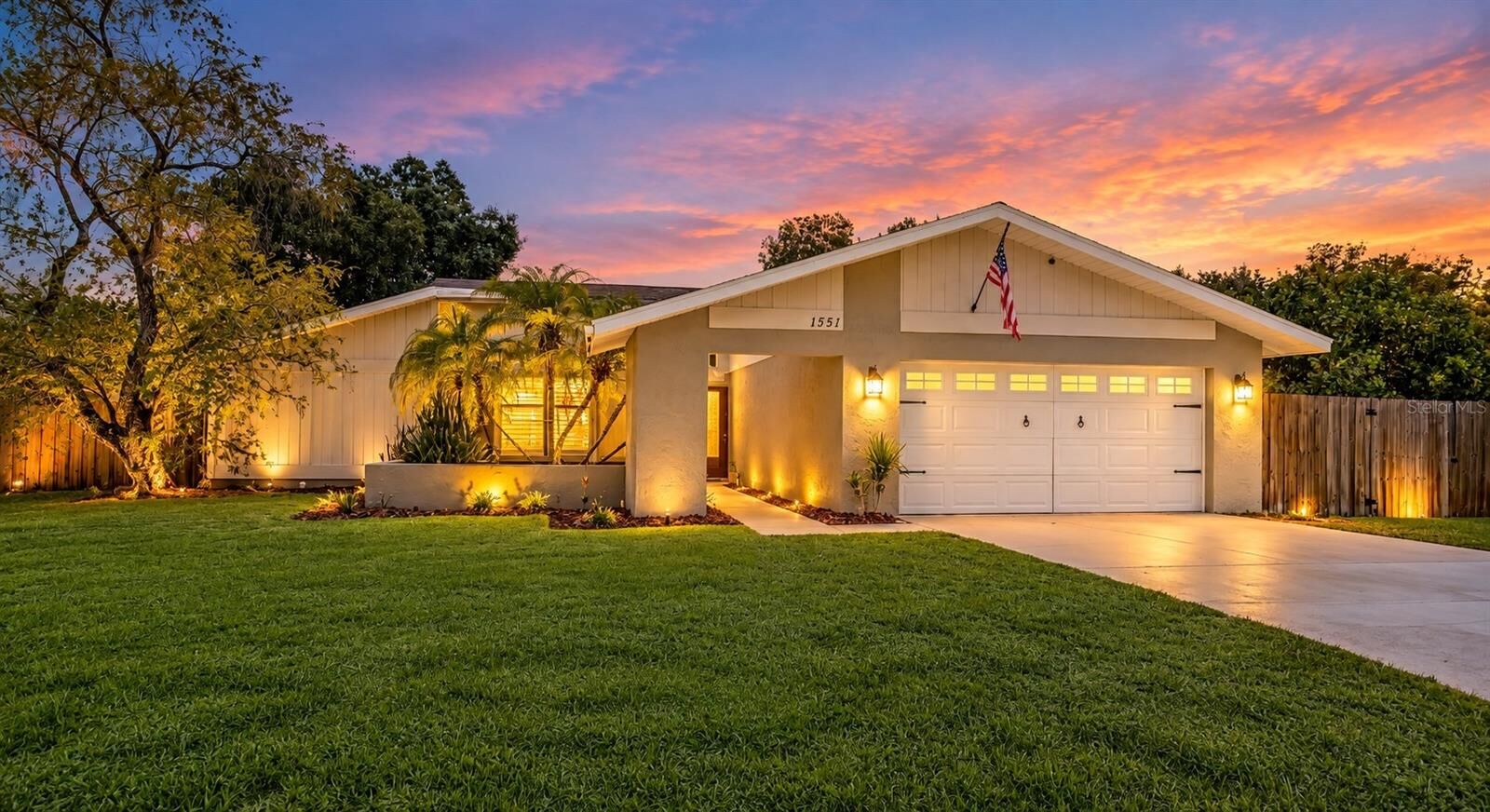 Property Photo: 1551 Georgetowne Lane FL 34232