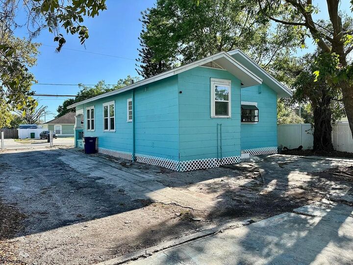 Property Photo: 1504 E 33rd Avenue FL 33610