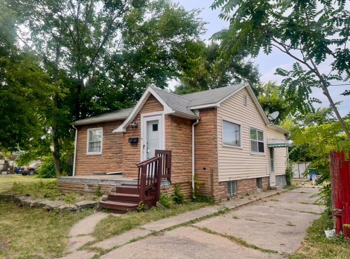 Property Photo: 7059 Dodge Avenue MI 48091-2656