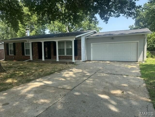 Property Photo:  
