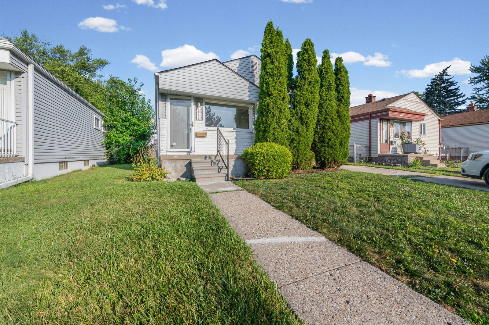 Property Photo: 2478 River Drive MI 48146