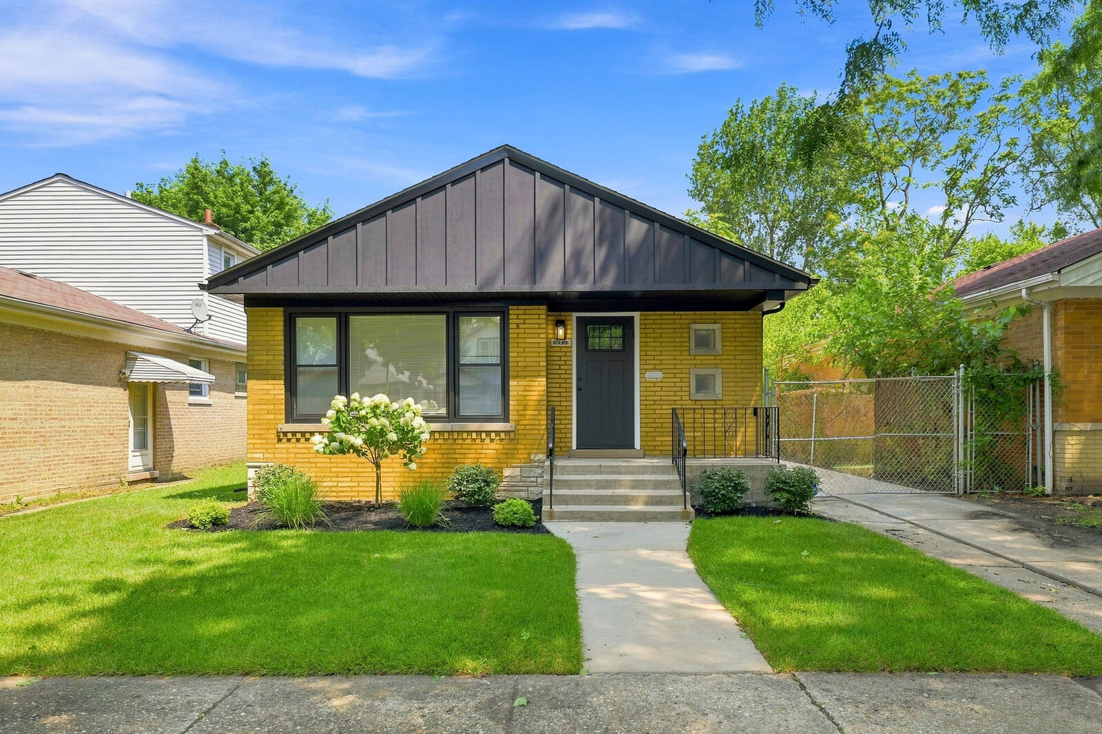 Property Photo:  10933 S Eggleston Avenue  IL 60628 