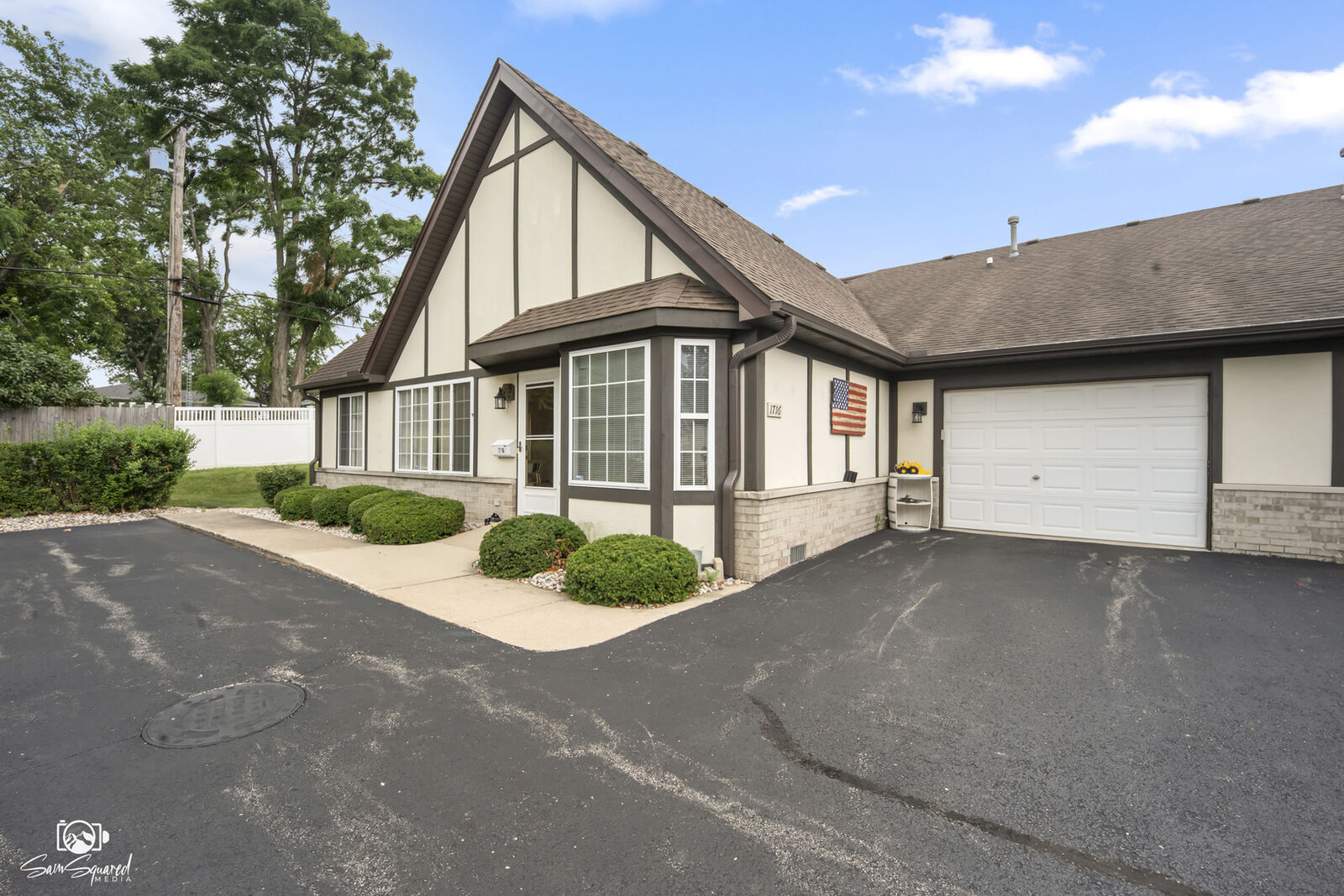 Property Photo:  1716 Willow Circle Drive 0  IL 60403 