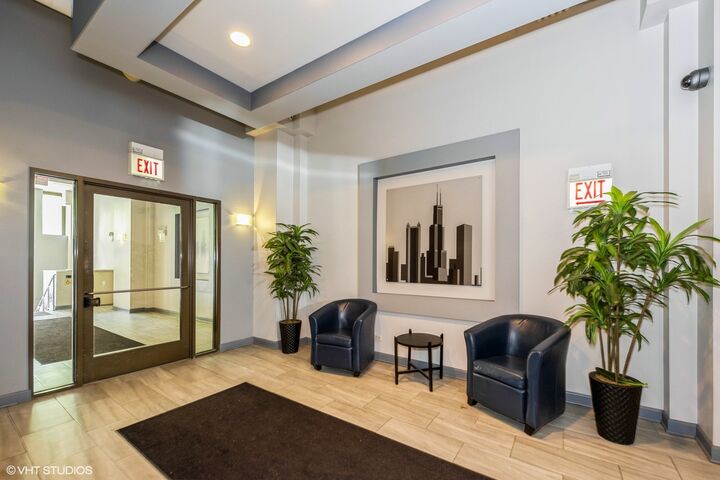 Property Photo: 15 S Throop Street 402 IL 60607