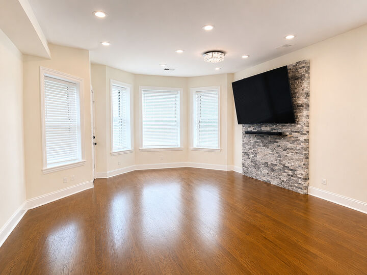 Property Photo: 4935 W Fulton Street 1 IL 60644