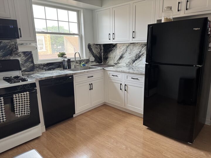 Property Photo: 5865 N Elston Avenue 2S IL 60646
