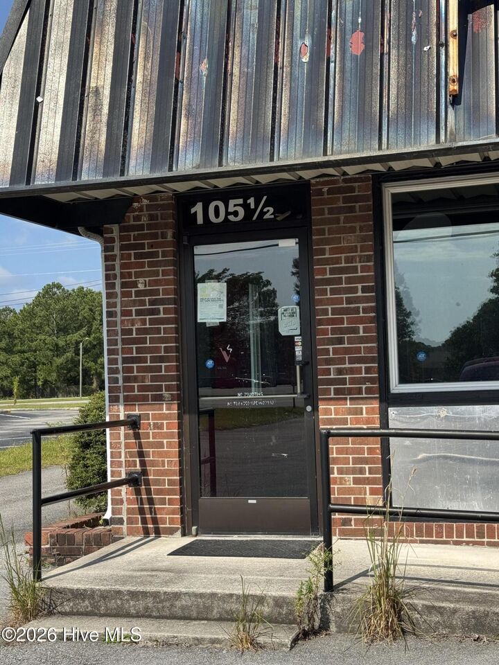 Property Photo:  105 Western Boulevard  NC 28546 