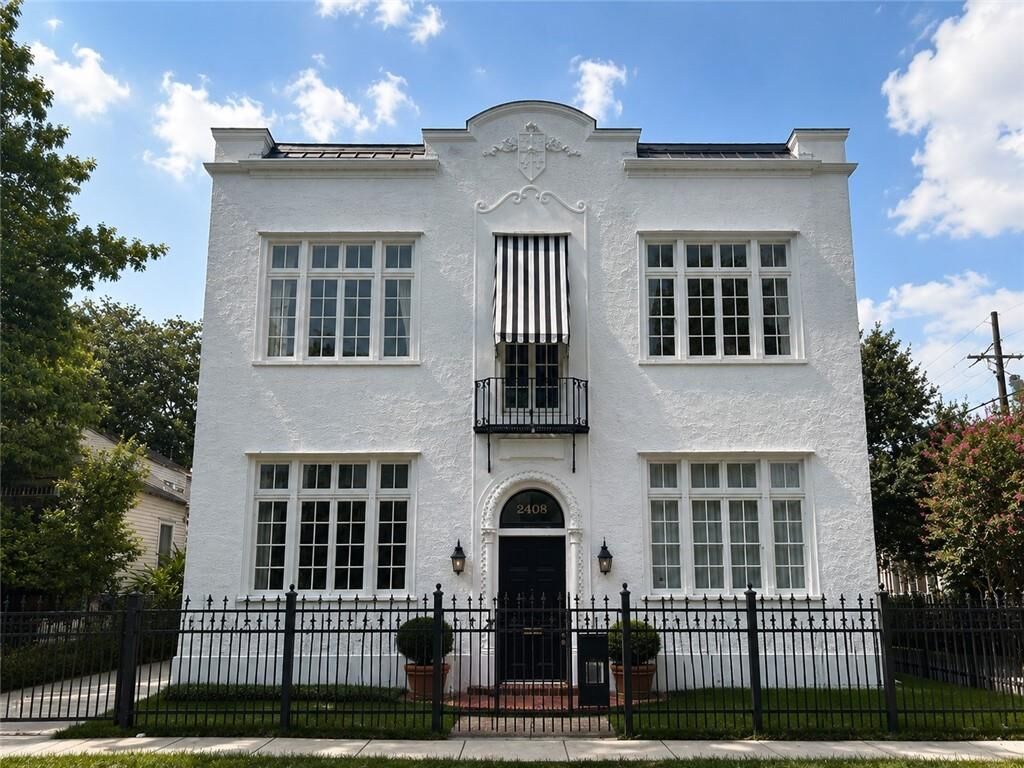 Property Photo: 2403 Carondelet Street D LA 70130