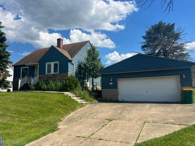 Property Photo: 325 Evelyn Avenue OH 44131