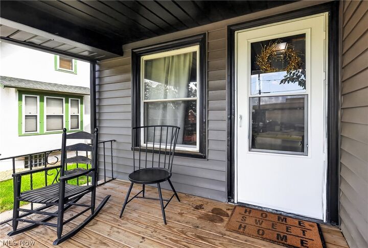 Property Photo: 1529 Longfellow Court NE OH 44483