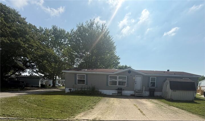 Property Photo: 1241 N Park Circle OH 44403