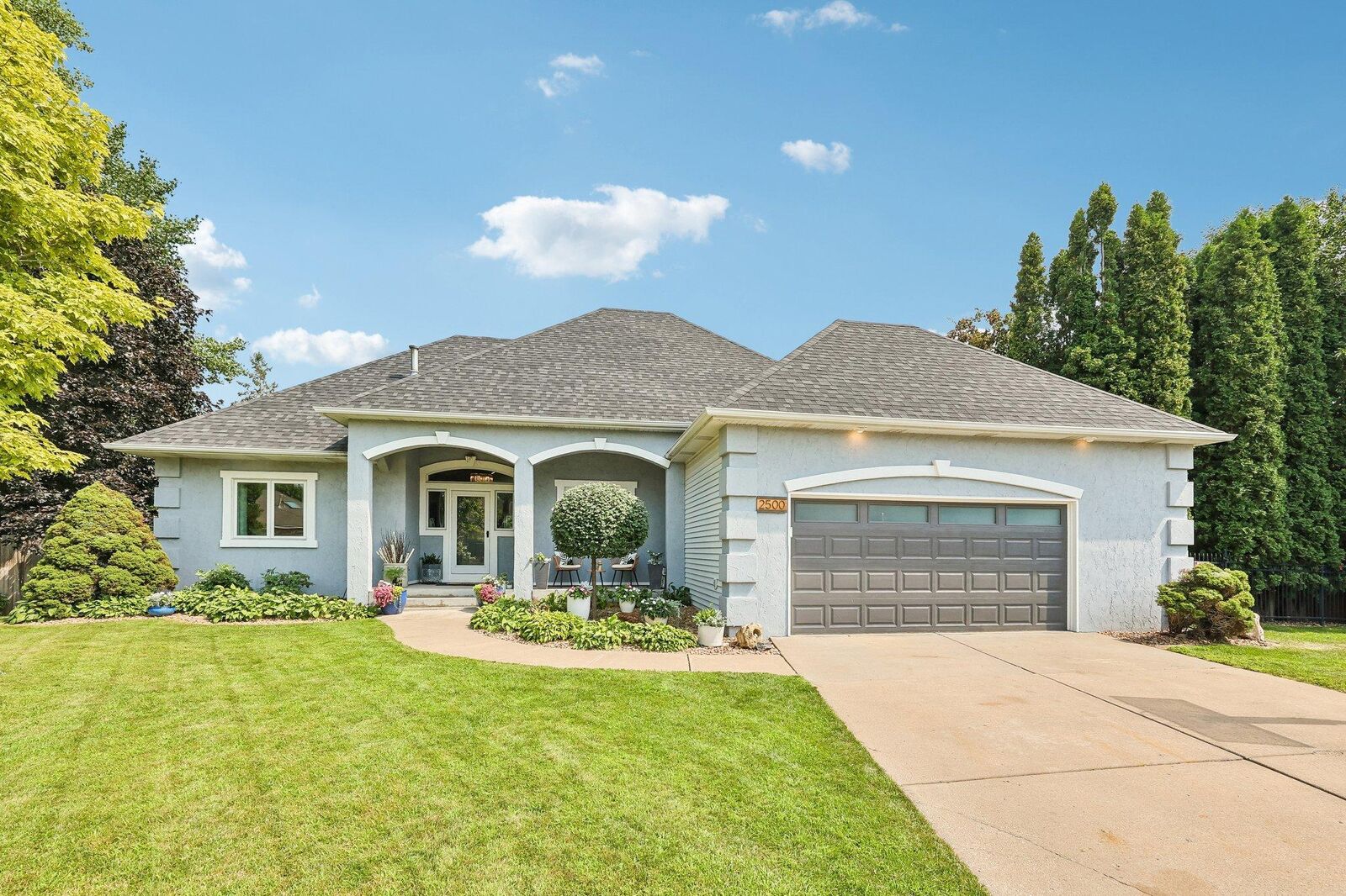 Property Photo:  2500 Wexford Court  MN 55112 