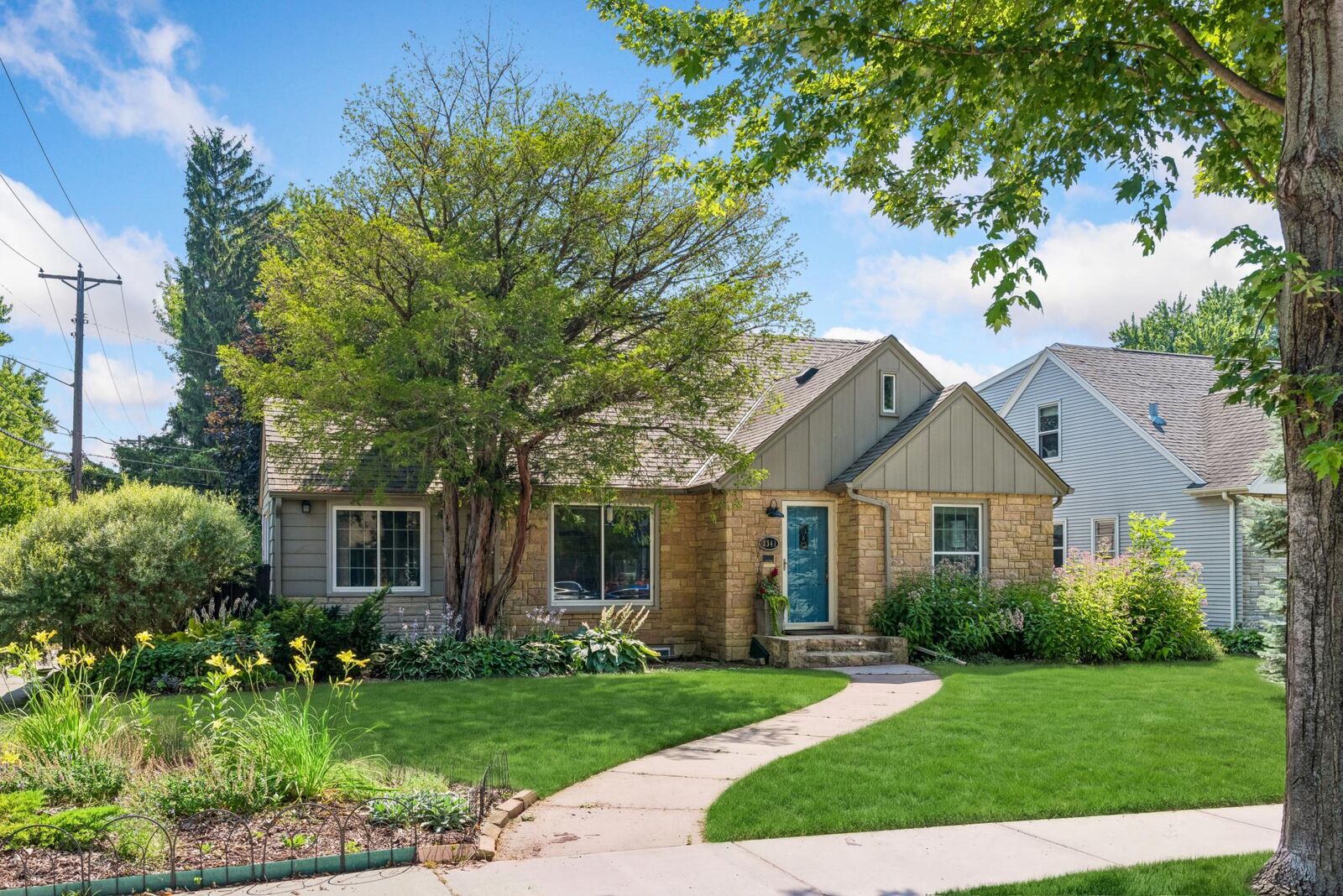 Property Photo:  2341 Taft Street NE  MN 55418 