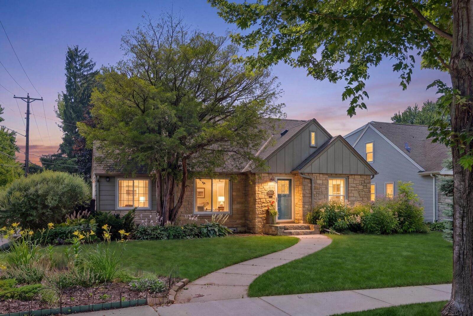 Property Photo:  2341 Taft Street NE  MN 55418 