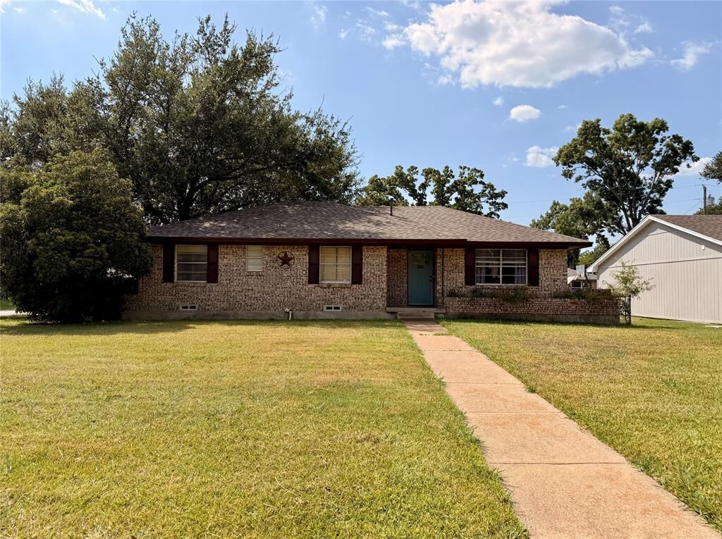 Property Photo: 201 Collins Drive TX 75160