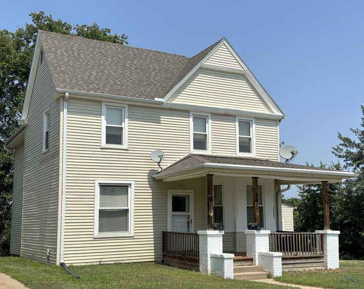 Property Photo: 3427 Garretson Ave IA 51106