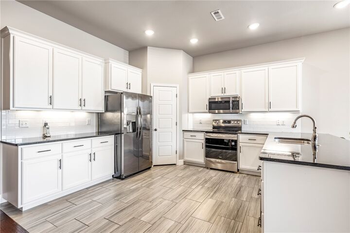 Property Photo:  510 Arkansas Black  AR 72712 