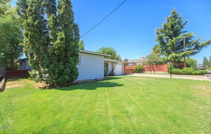 Property Photo:  110 Windsor Way  OR 97502 