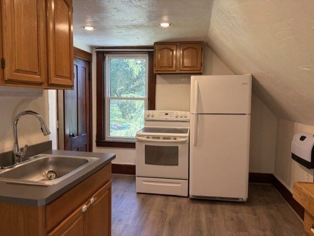 Property Photo:  149 Cross St 3  MA 01440 