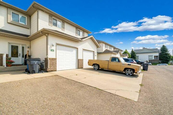 Property Photo: 316 Washington Way SE AB T1A 8V2