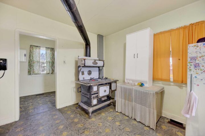 Property Photo:  1701 18 Avenue  AB T0M 0W0 