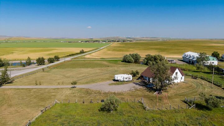 Property Photo:  1411 Twp Rd 7-3 Road  AB T0K 1W0 