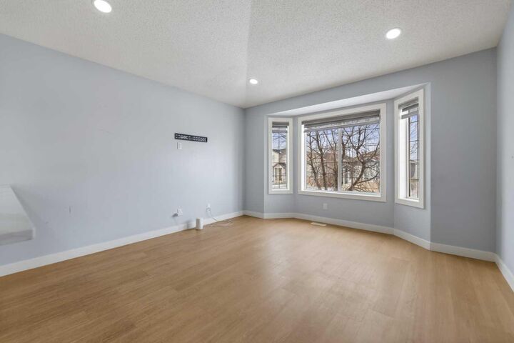 Property Photo:  102 Martin Crossing Grove NE  AB T3J 3M5 