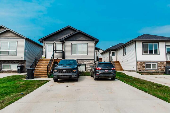 Property Photo:  9514 112 Avenue  AB T8X 5C8 