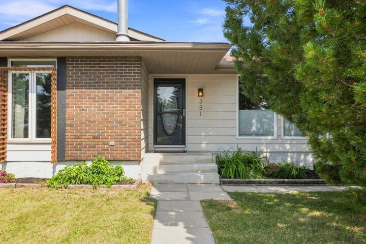 Property Photo: 331 Queensland Circle SE AB T2J 4E3