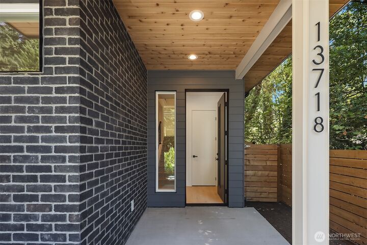 Property Photo:  13718  84th Avenue NE  WA 98034 