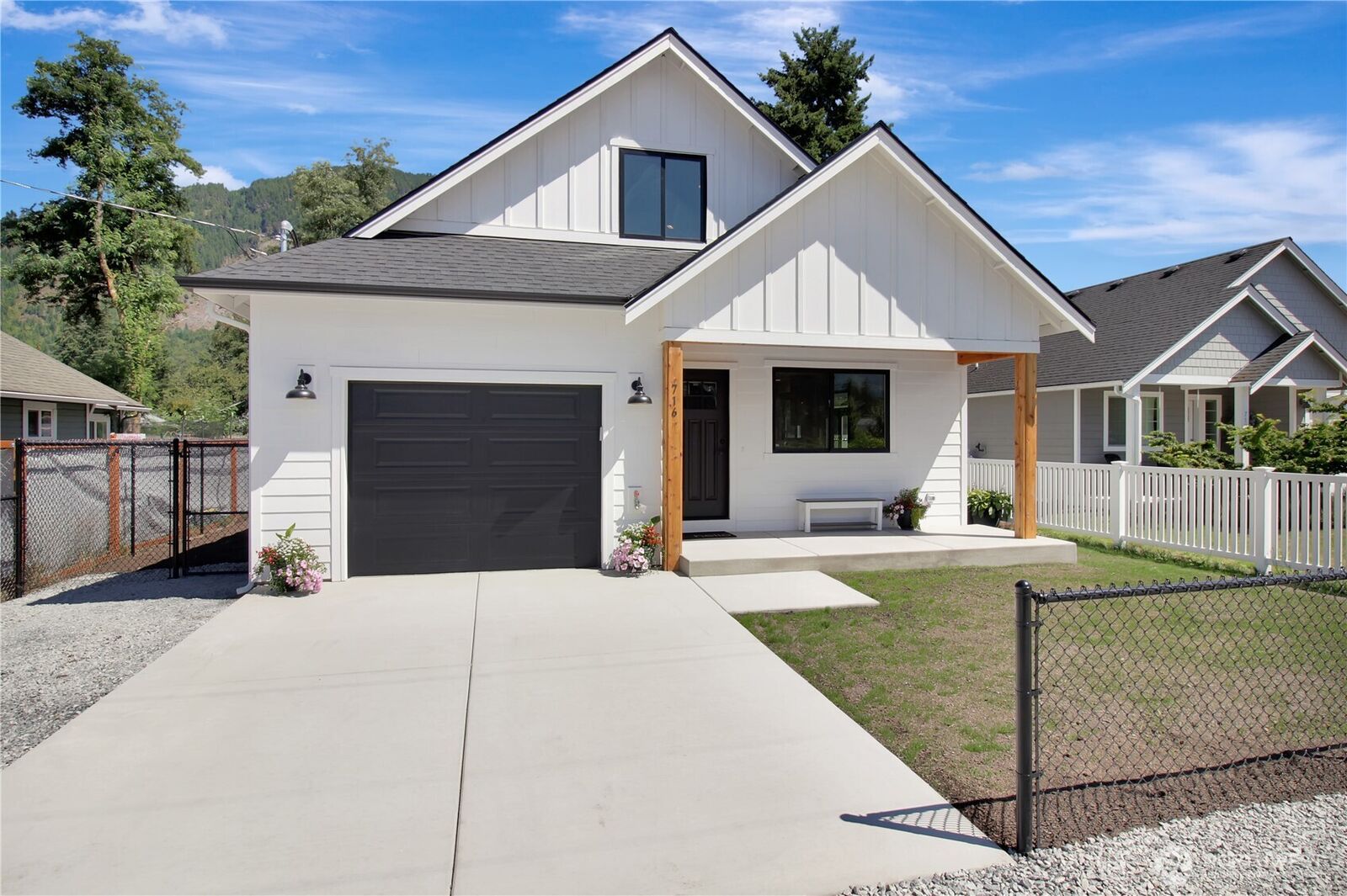 Property Photo: 716 Givens Lot 34&35 Avenue WA 98241