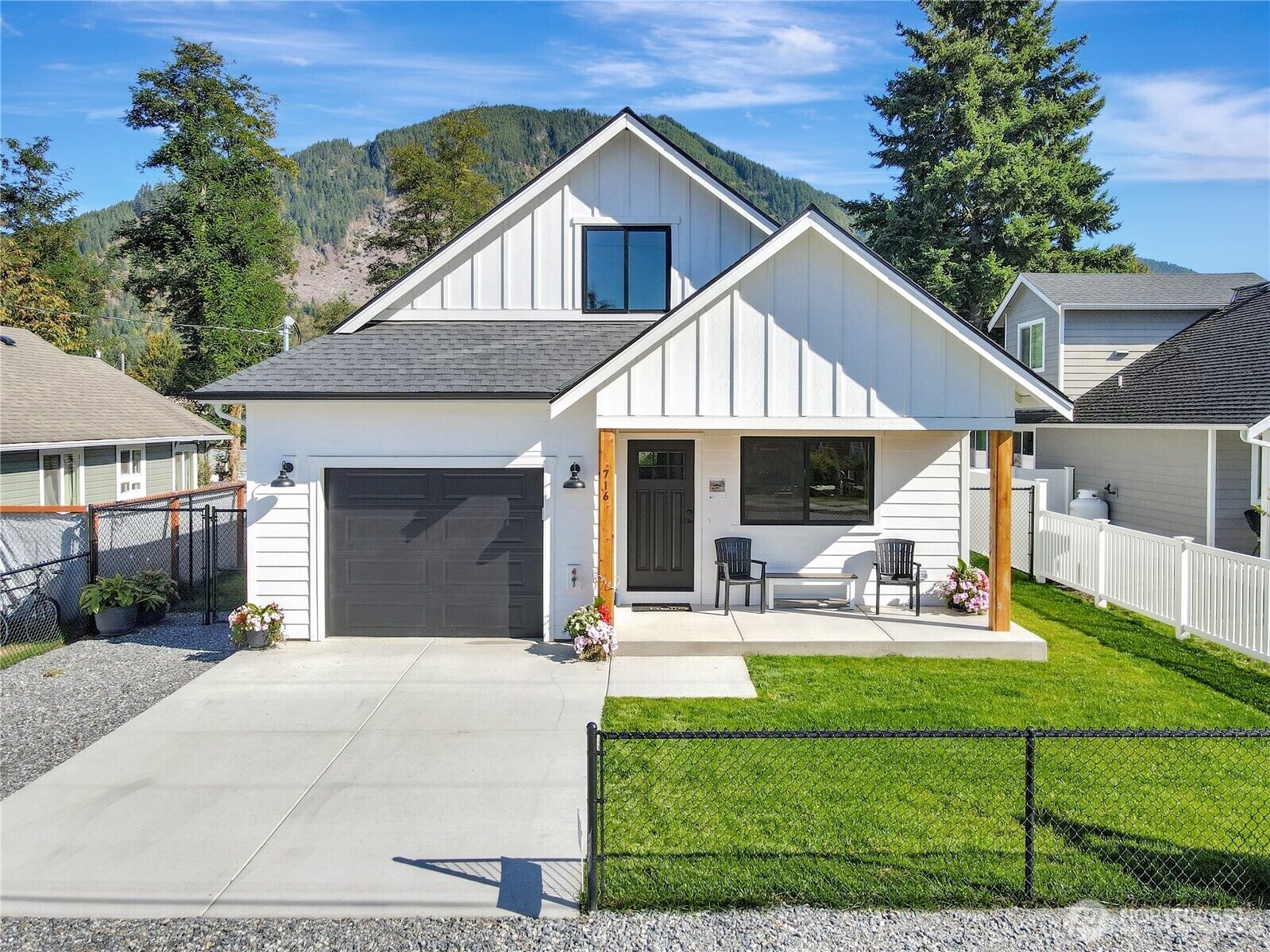 Property Photo:  716  Givens Avenue  WA 98241 