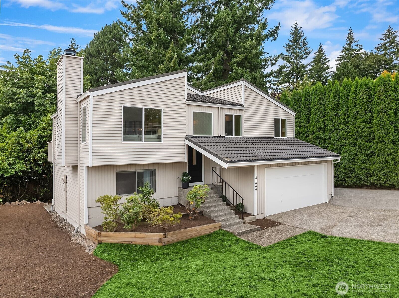 Property Photo:  21006 NE 18th Place  WA 98074 