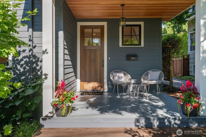 Property Photo:  2910  9th Avenue W  WA 98119 