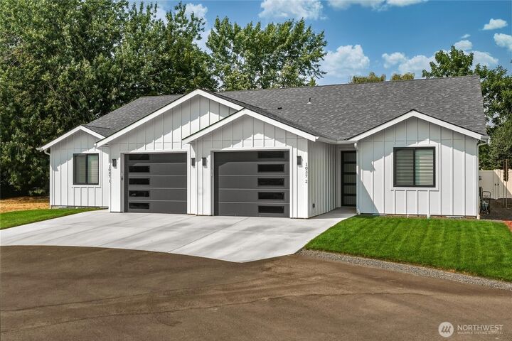 Property Photo:  1037 SE Date Avenue 2  WA 99324 
