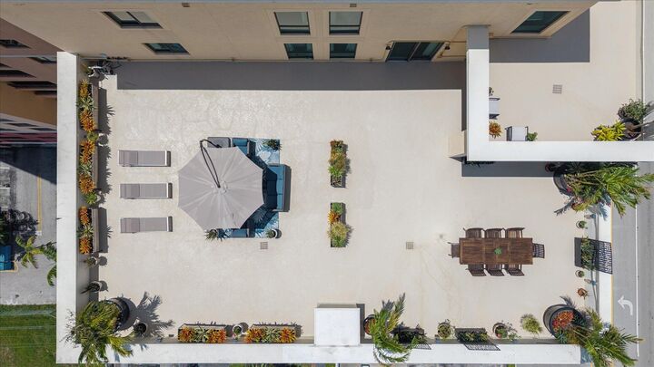 Property Photo: 110 N Federal Highway Ph 3 FL 33301