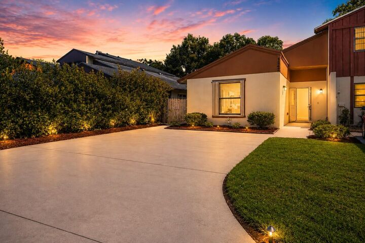 Property Photo: 1242 The 12th Fairway FL 33414