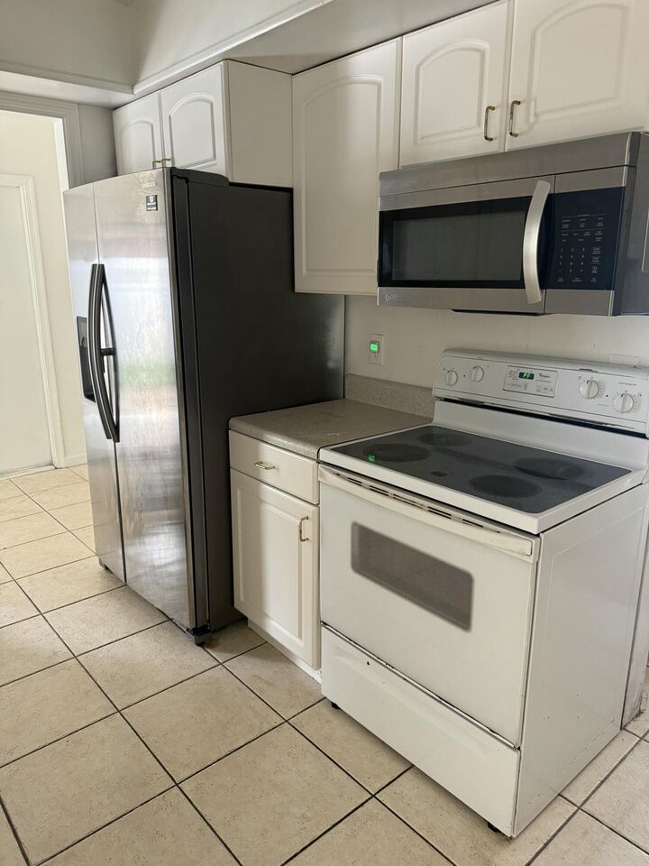 Property Photo:  7433 SW 13th Street SW  FL 33068 