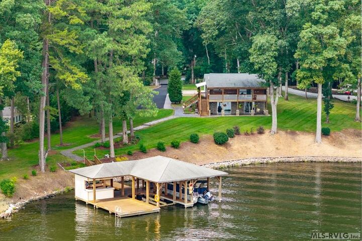 Property Photo: 118 Paradise Pt NC 27551