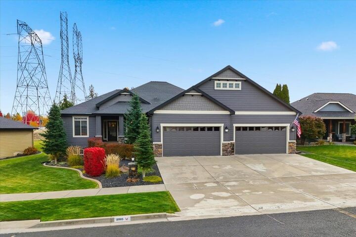 Property Photo: 10905 N Acoma Dr WA 99208