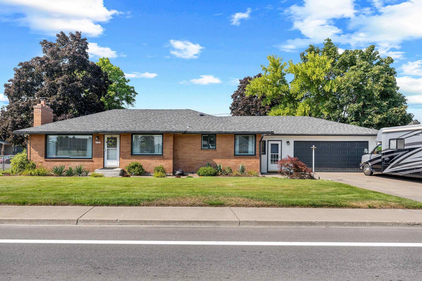 Property Photo: 11207 E Broadway Ave WA 99206