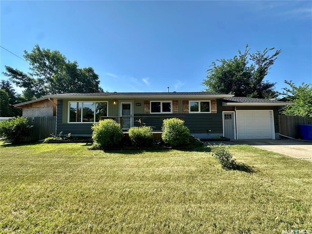 Property Photo: 104 Johnston Crescent SK S0A 0L0