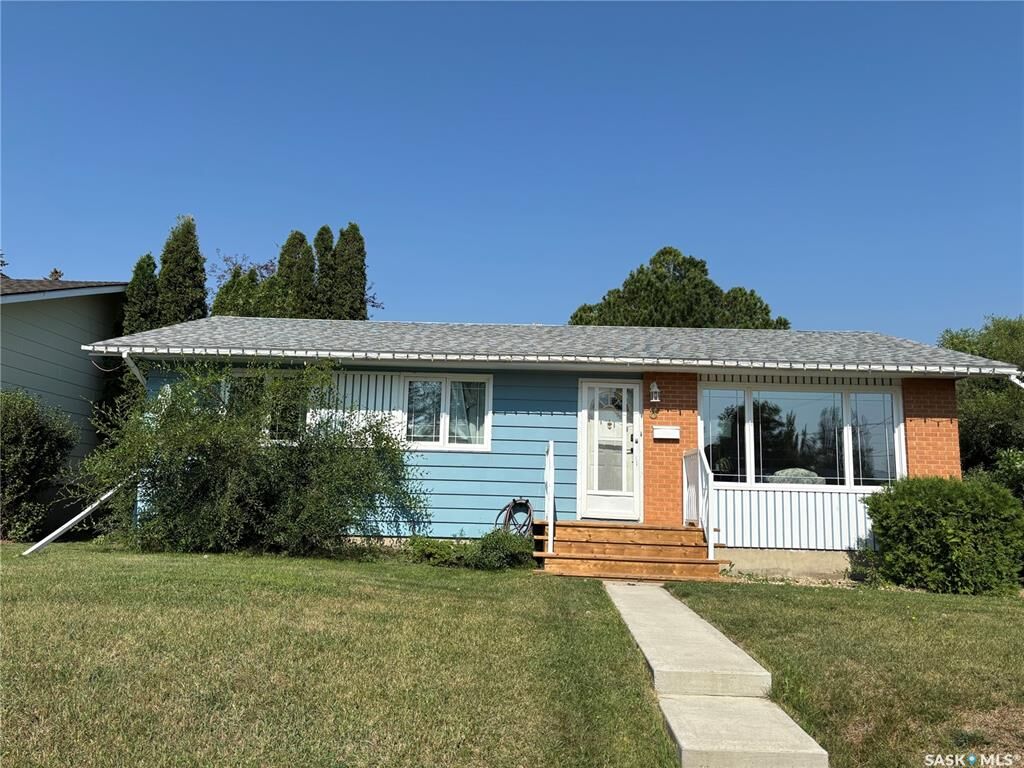 Property Photo: 8 Whyte Place SK S9H 1P8