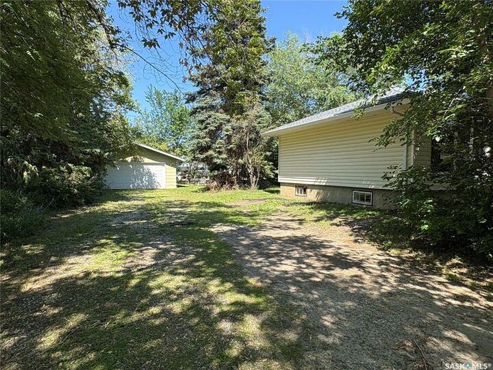 Property Photo: 16 29th Street E SK S6V 1Y2