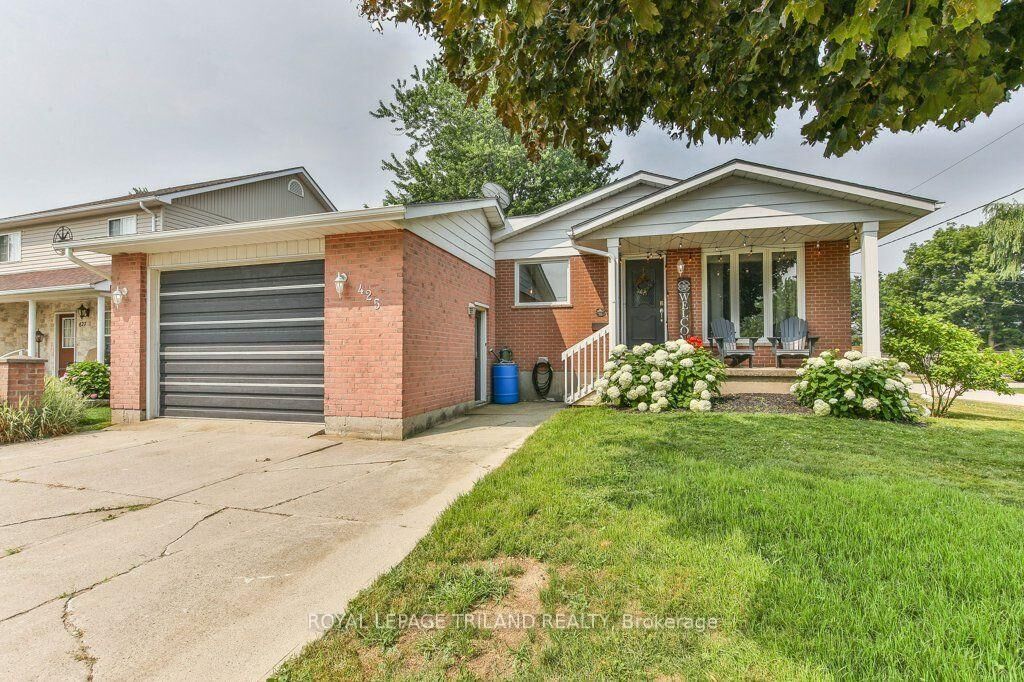 Property Photo:  425 Queen Street  ON N0M 1V0 
