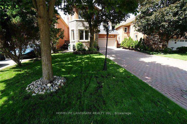 Photo de la propriété:  4887 Natkarni Crescent  ON L5V 1L4 