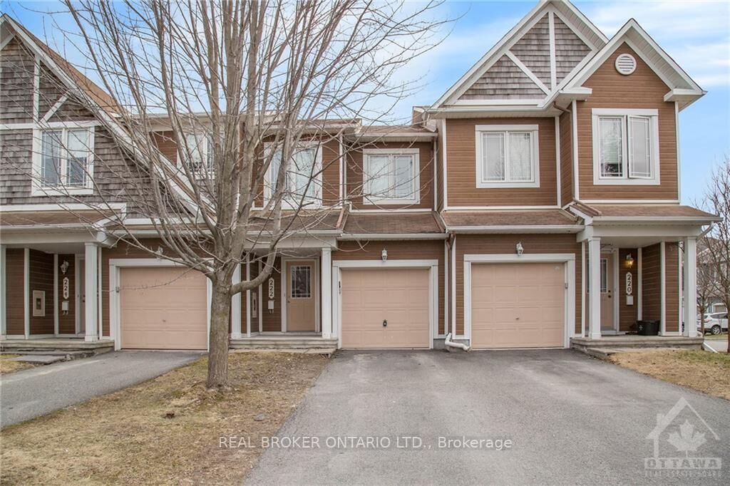 Property Photo: 222 Meadowbreeze Drive ON K2M 3B3