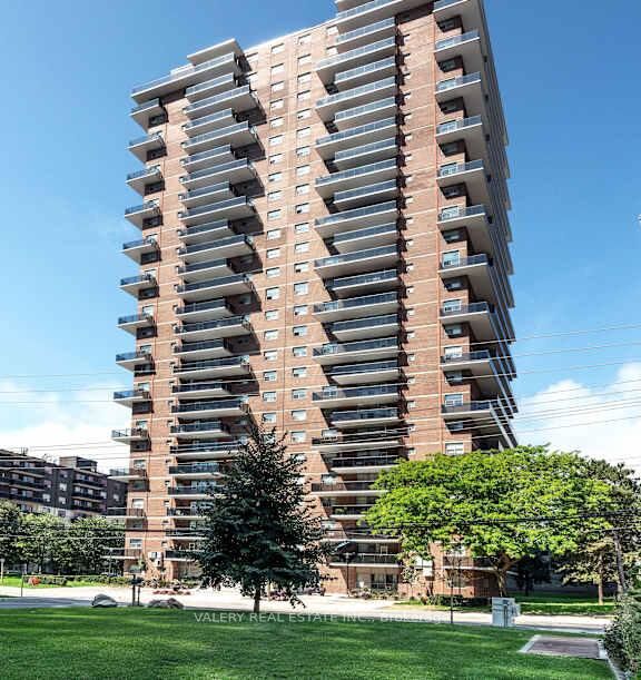 Property Photo:  70 Park Street E 503  ON L5G 1M5 
